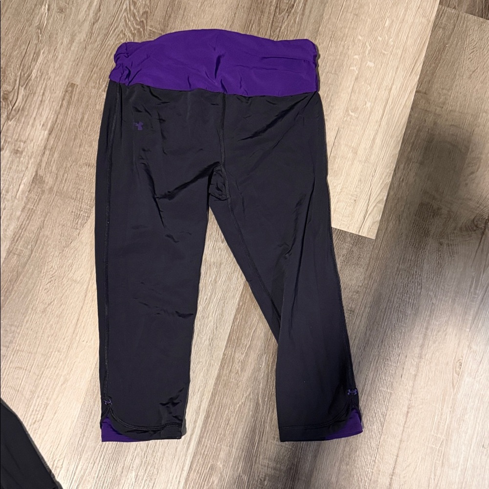 Women’s under armour cropped workout leggings - size medium